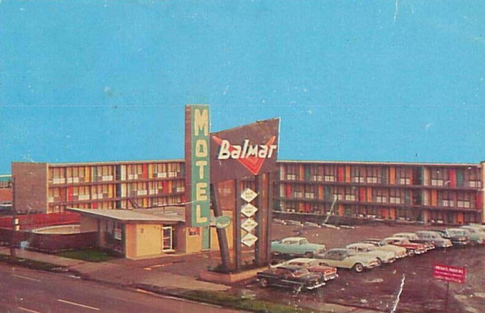 Balmar Motel - Old Post Card (newer photo)